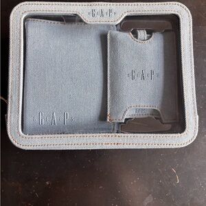 Gap x BÉIS passport and luggage tag set
